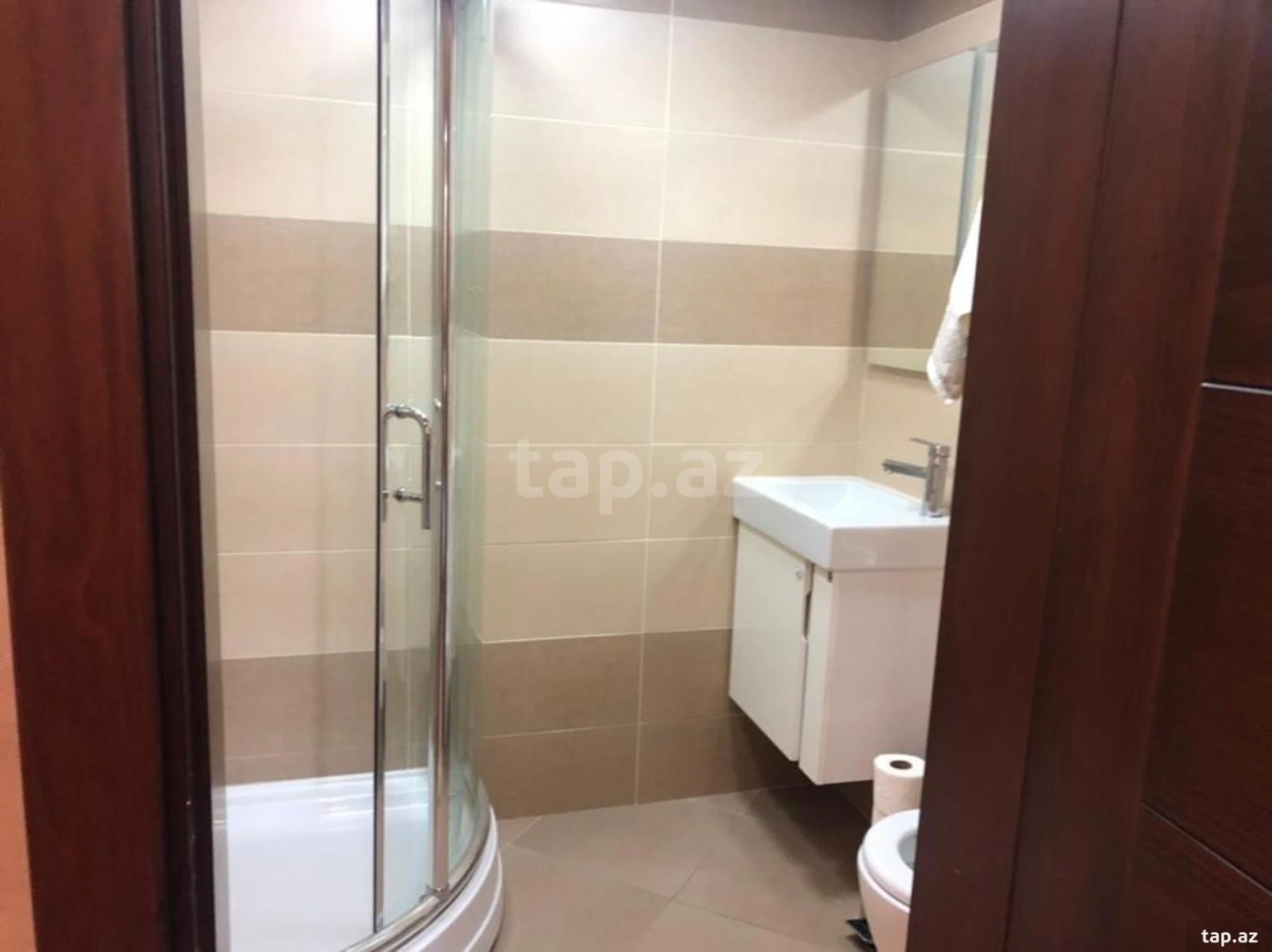 Kirayə verilir 4 otaqlı yeni tikili 200 m²