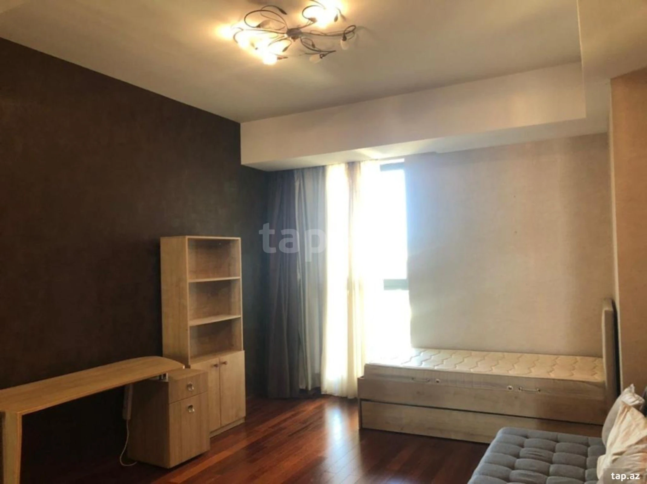 Kirayə verilir 4 otaqlı yeni tikili 200 m²