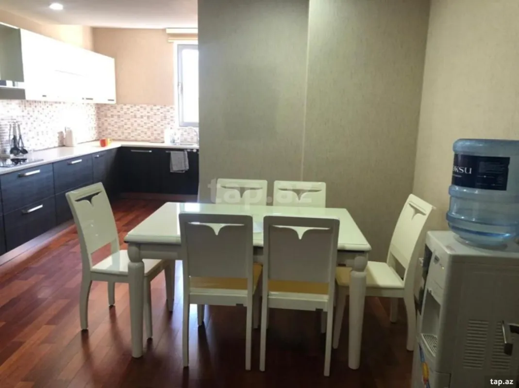 Kirayə verilir 4 otaqlı yeni tikili 200 m²