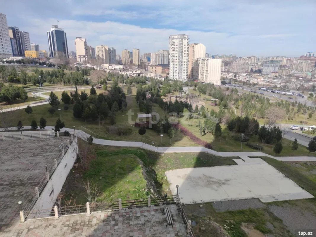 Kirayə verilir 4 otaqlı yeni tikili 145 m²