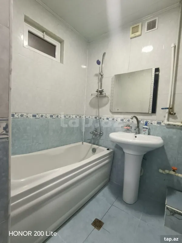 Kirayə verilir 2 otaqlı yeni tikili 50 m²