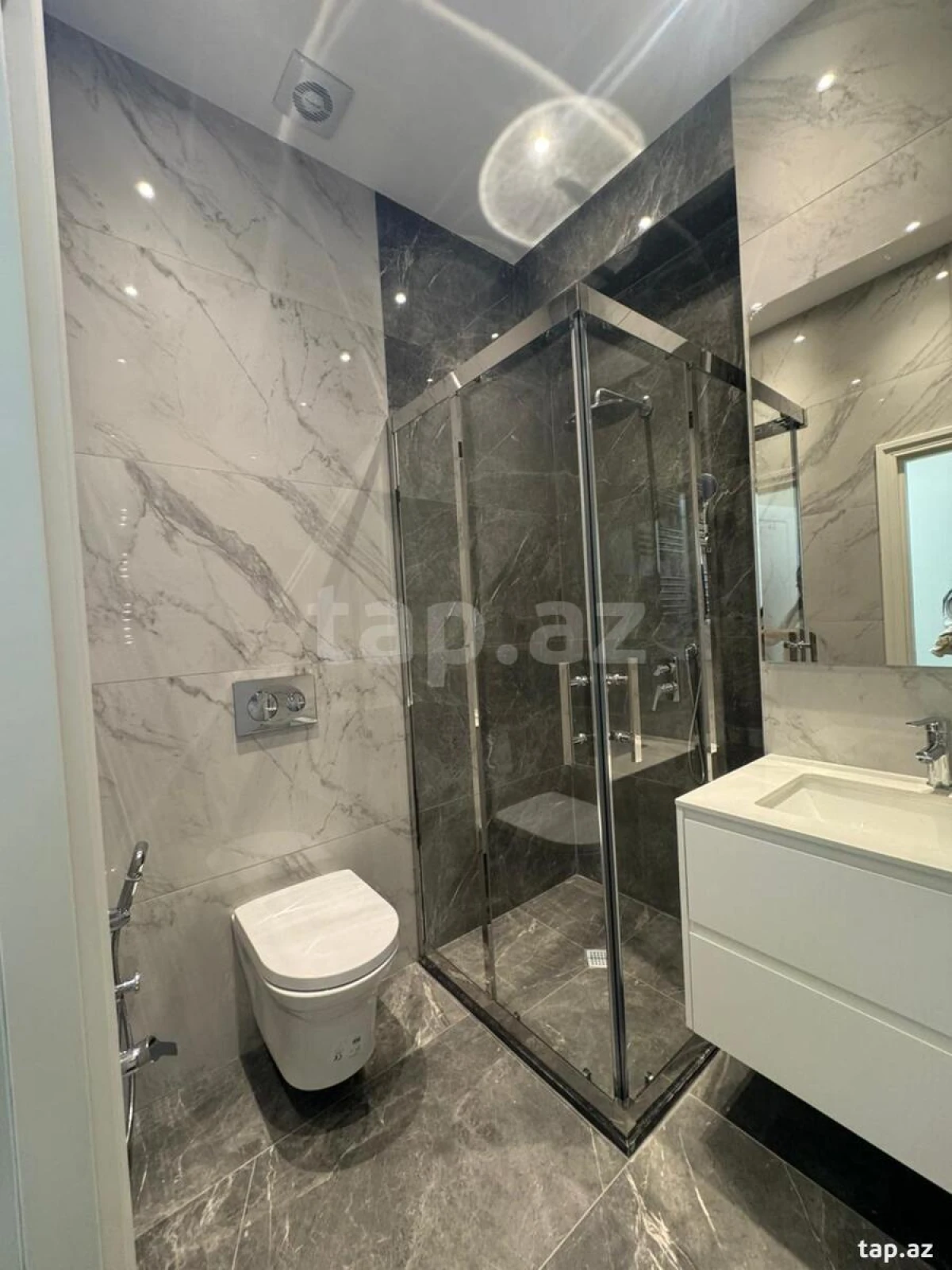 Satılır 2 otaqlı yeni tikili 60 m²