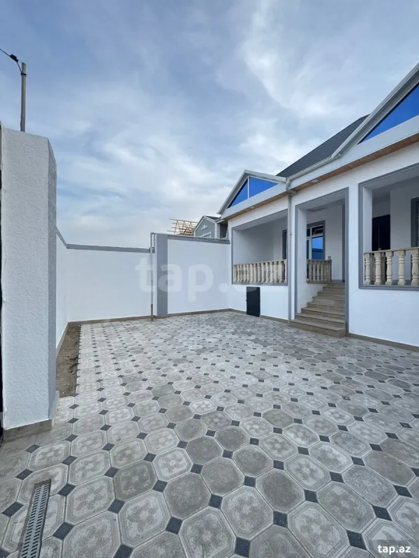 Satılır 4 otaqlı həyət evi