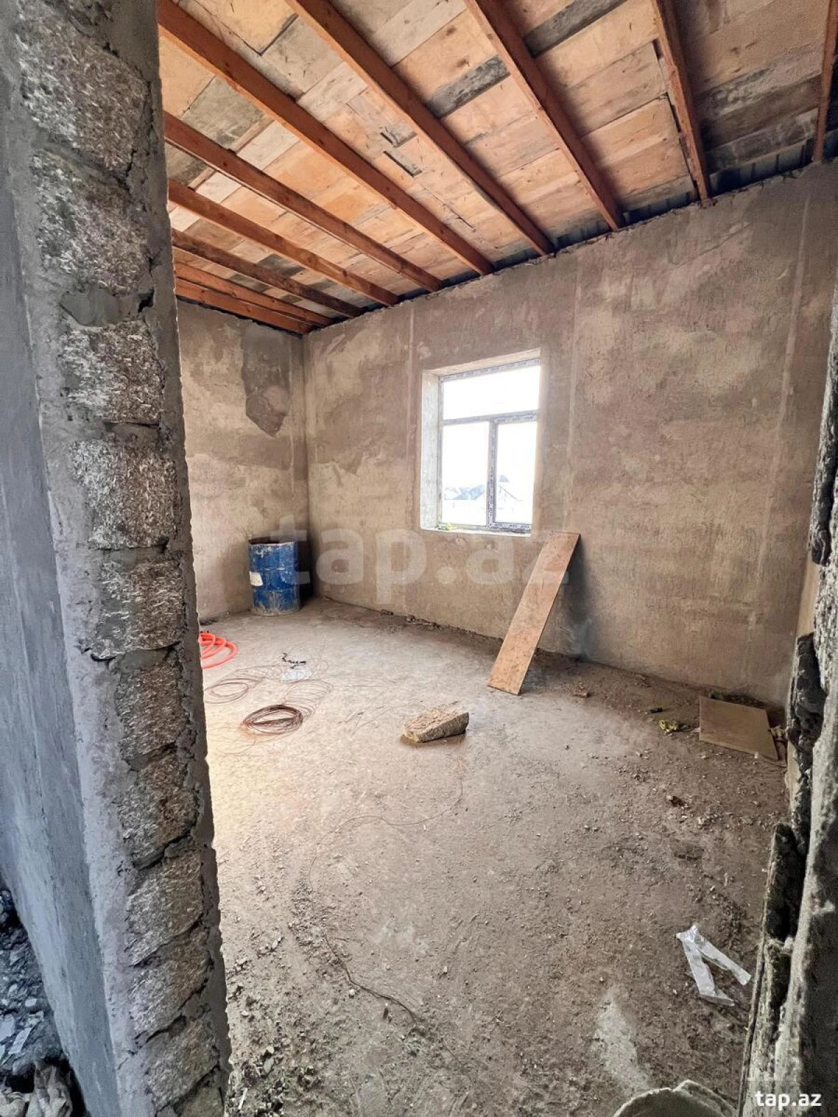 Satılır 8 otaqlı həyət evi