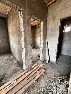 Satılır 8 otaqlı həyət evi