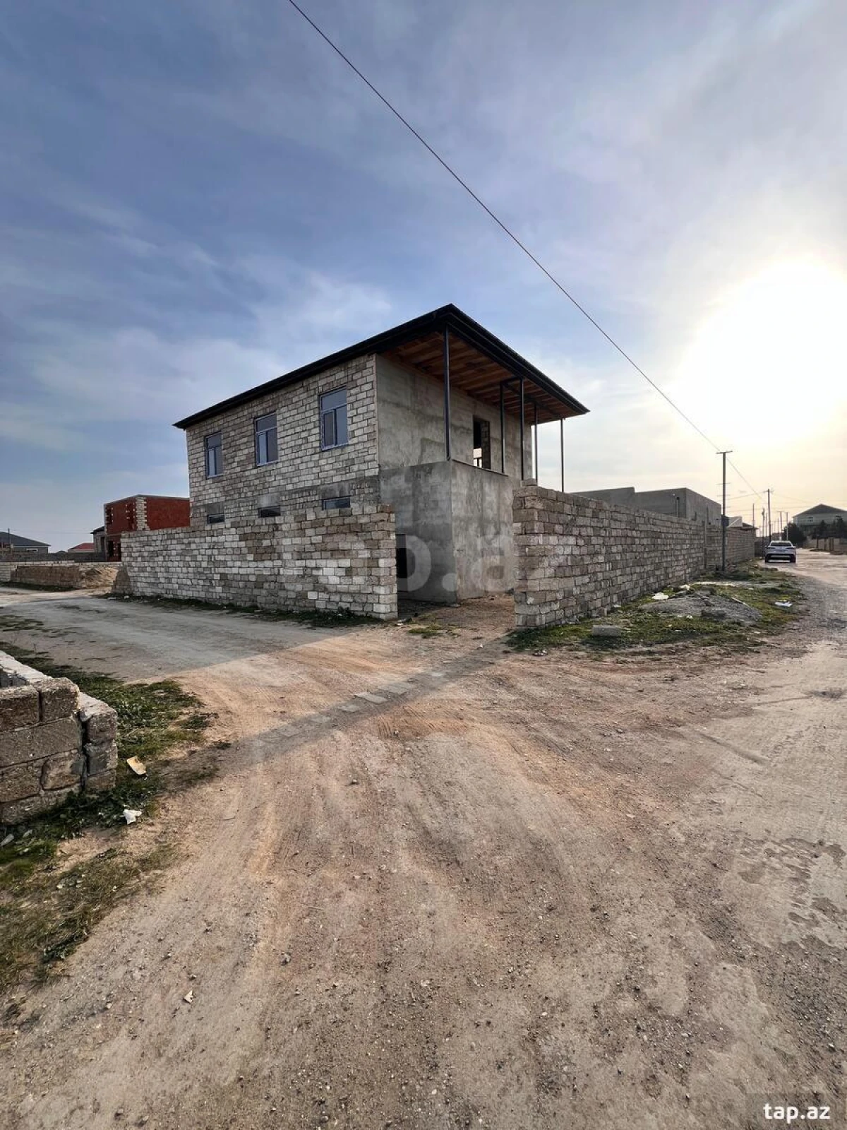 Satılır 8 otaqlı həyət evi