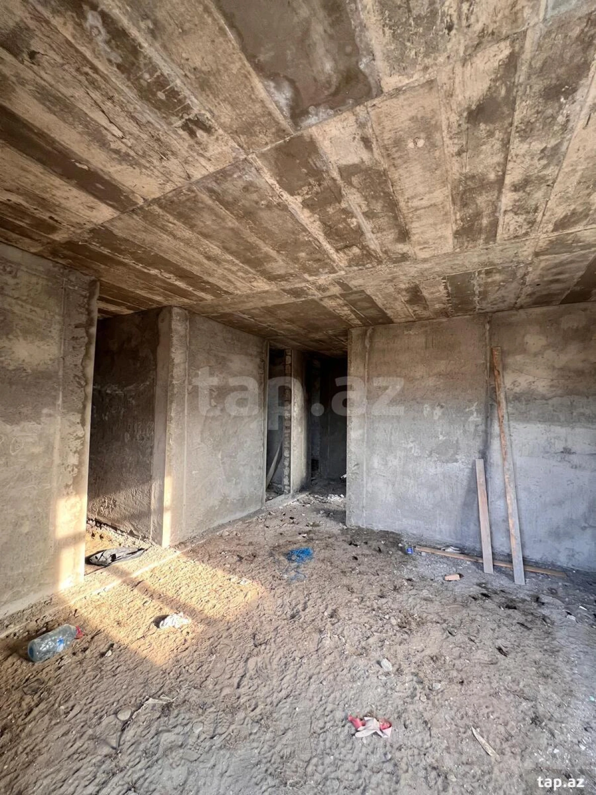 Satılır 8 otaqlı həyət evi