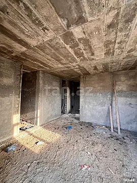 Satılır 8 otaqlı həyət evi