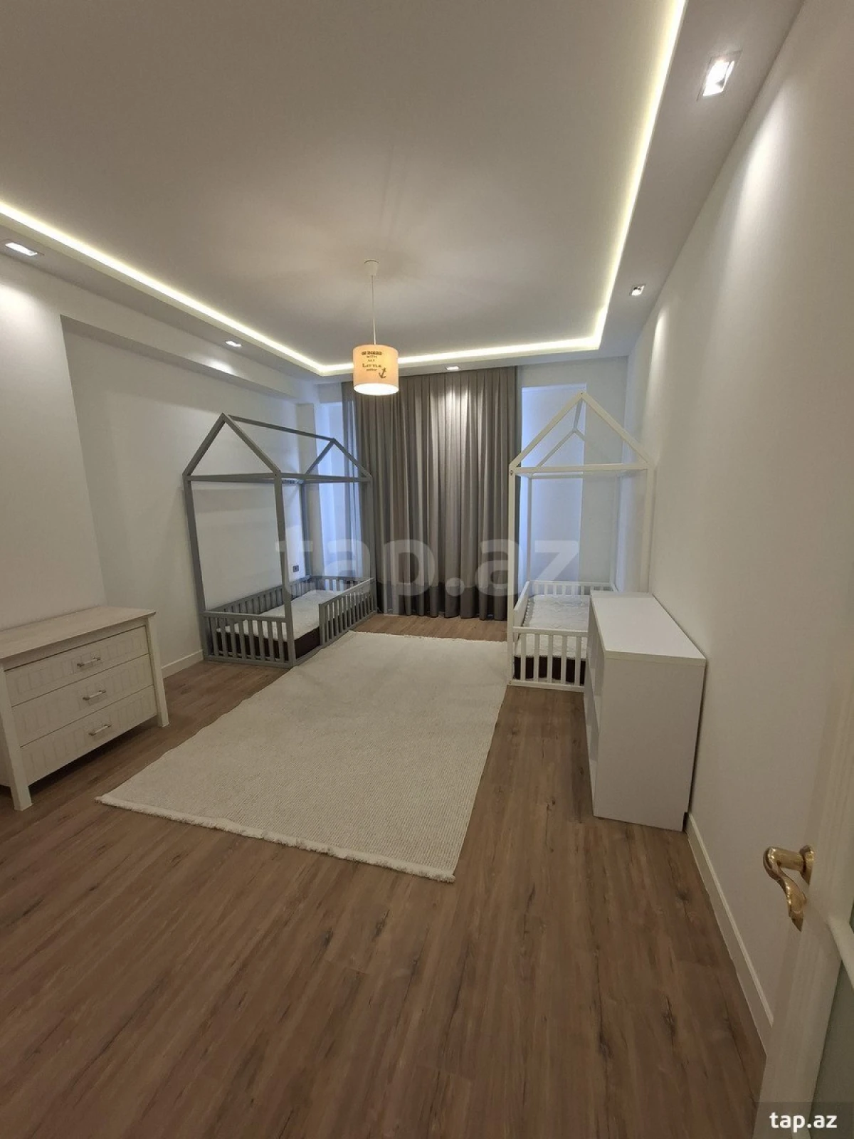 Satılır 4 otaqlı yeni tikili 156 m²