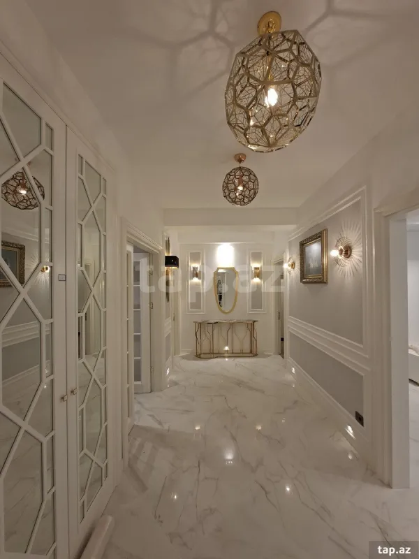 Satılır 4 otaqlı yeni tikili 156 m²