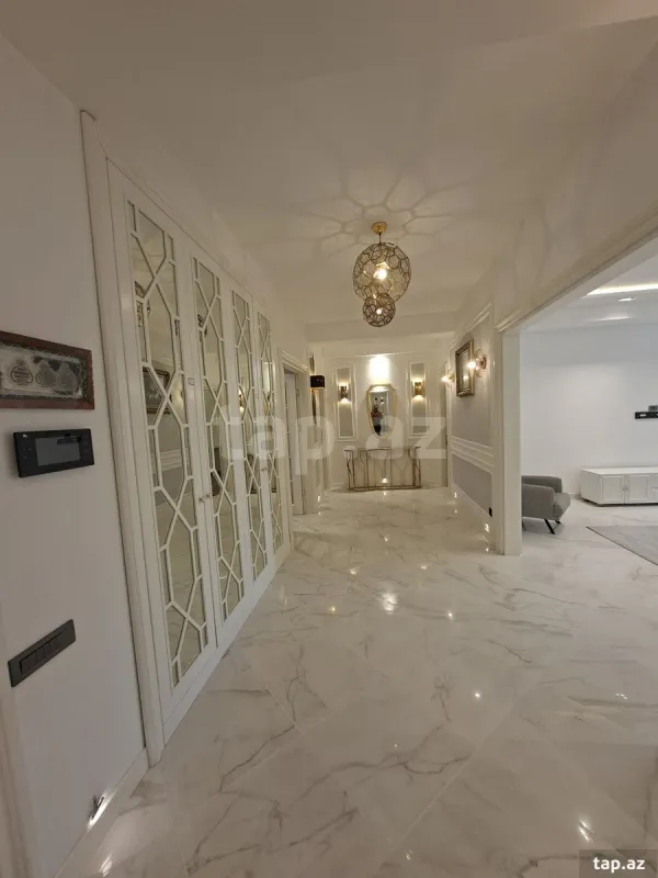 Satılır 4 otaqlı yeni tikili 156 m²