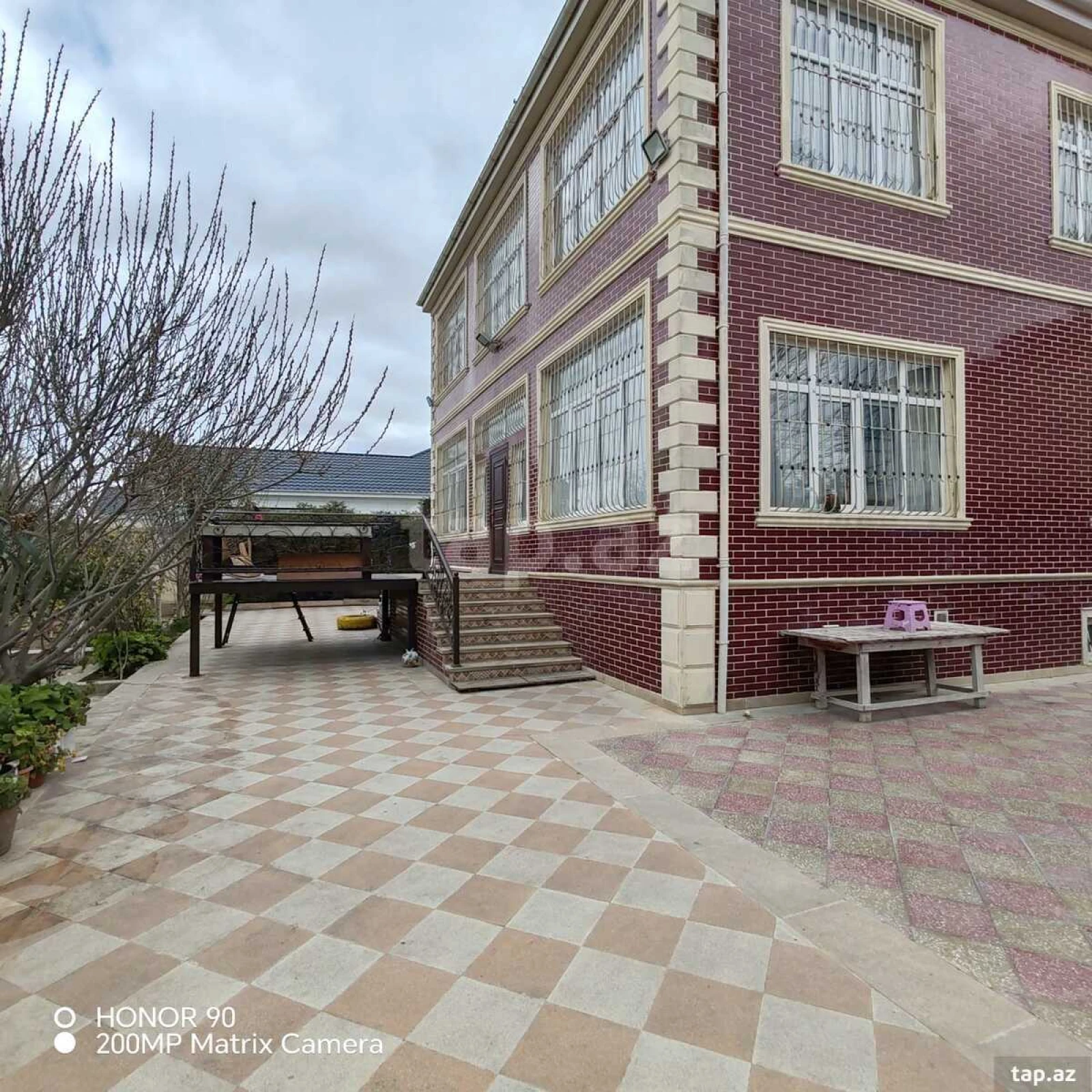 Satılır 5 otaqlı həyət evi