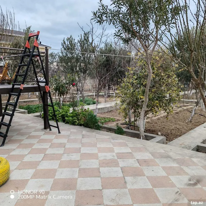 Satılır 5 otaqlı həyət evi