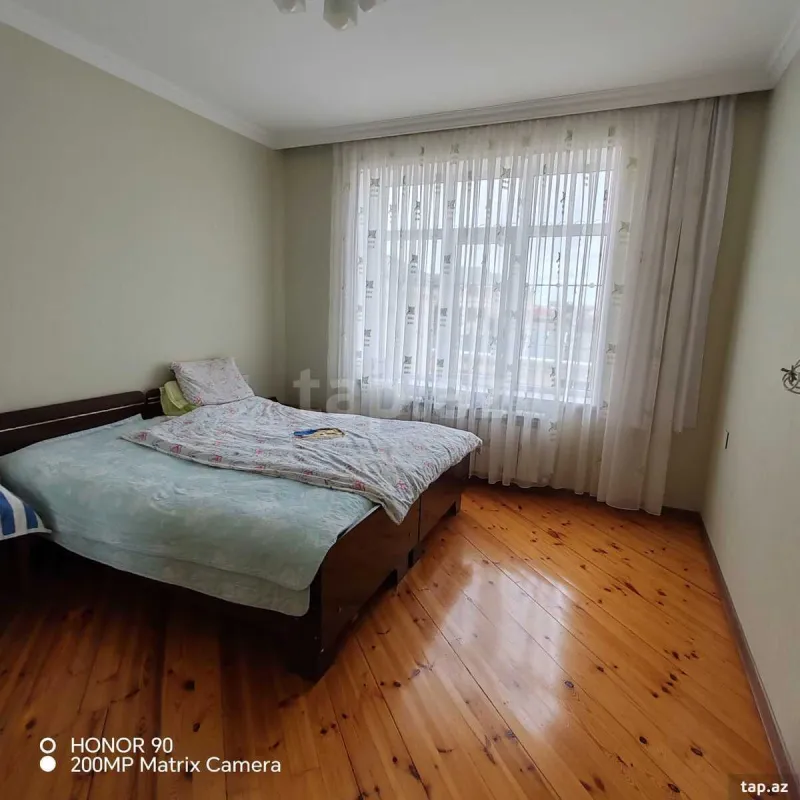 Satılır 5 otaqlı həyət evi