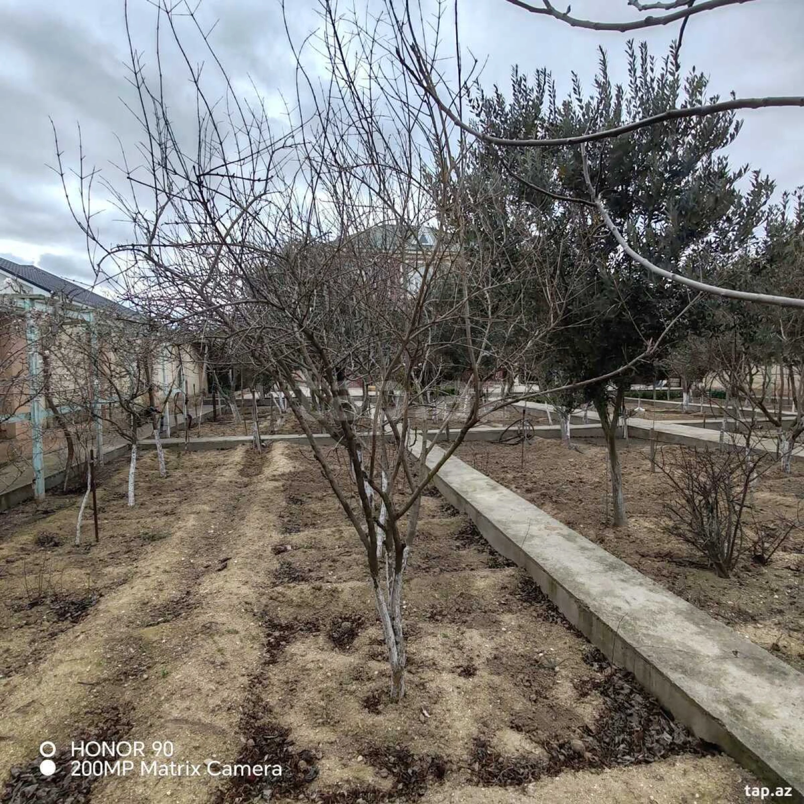 Satılır 5 otaqlı həyət evi