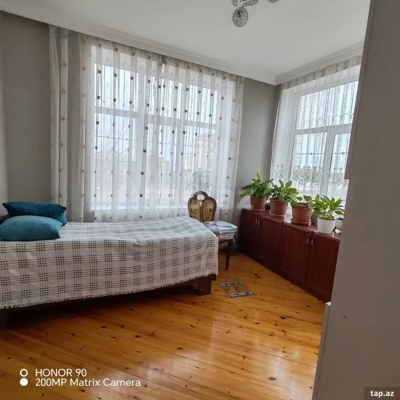 Satılır 5 otaqlı həyət evi