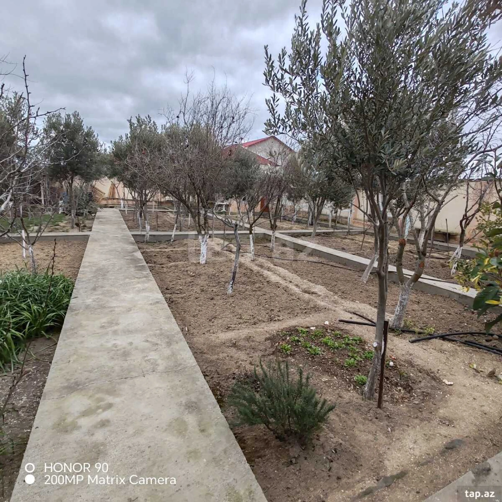 Satılır 5 otaqlı həyət evi