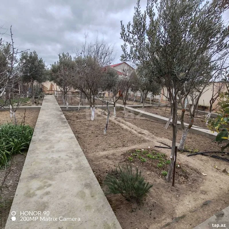 Satılır 5 otaqlı həyət evi