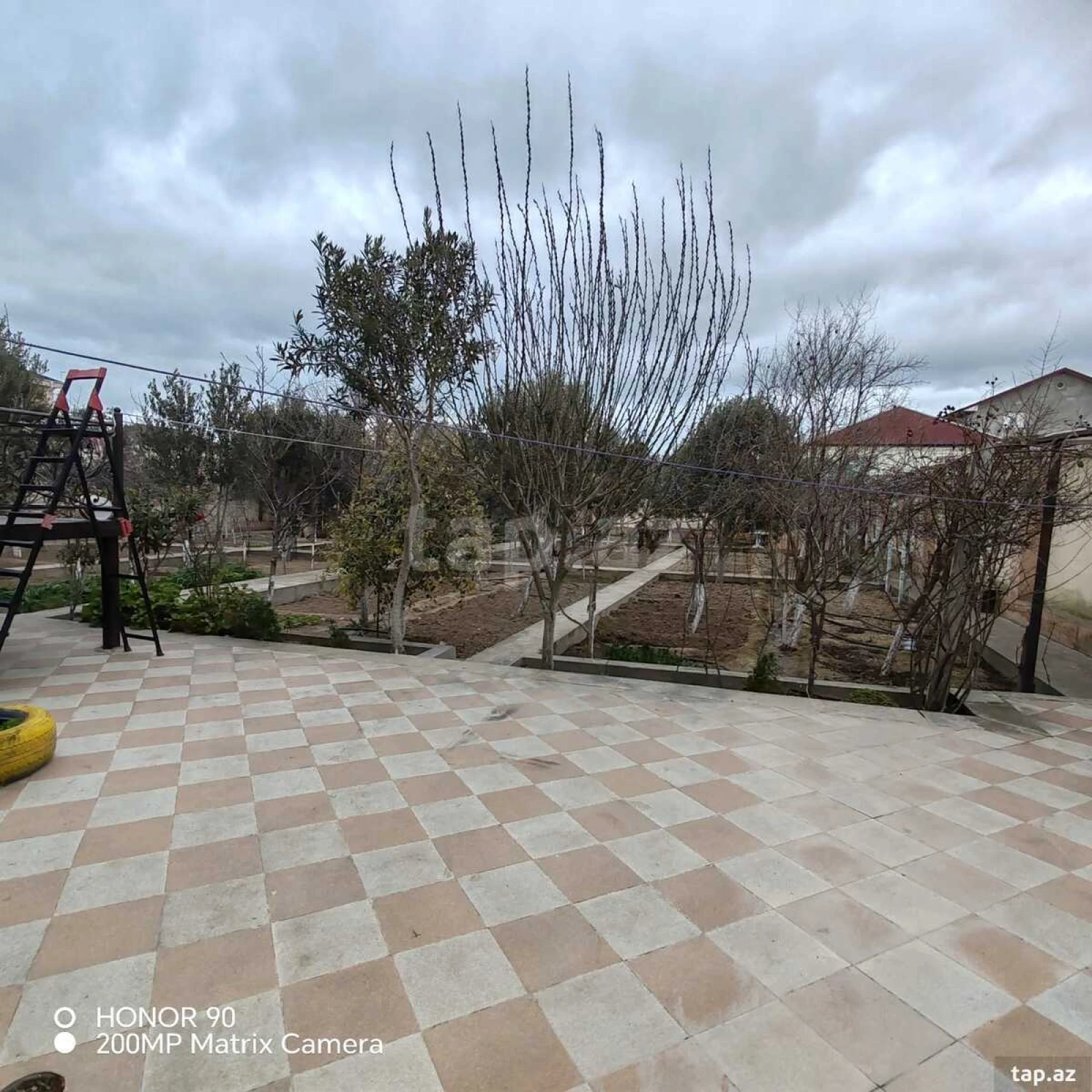 Satılır 5 otaqlı həyət evi