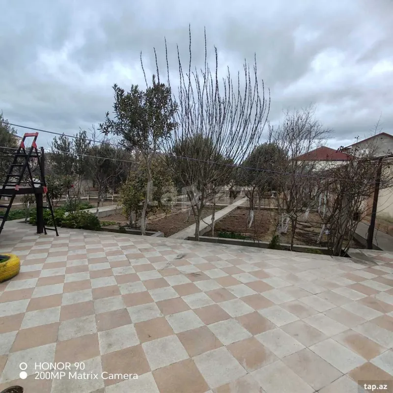 Satılır 5 otaqlı həyət evi