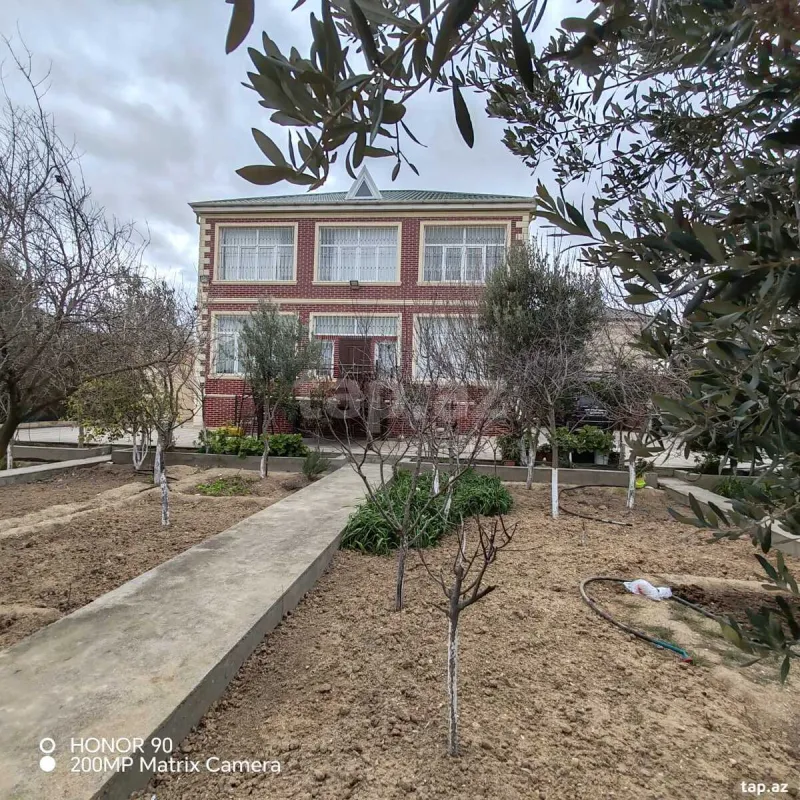 Satılır 5 otaqlı həyət evi