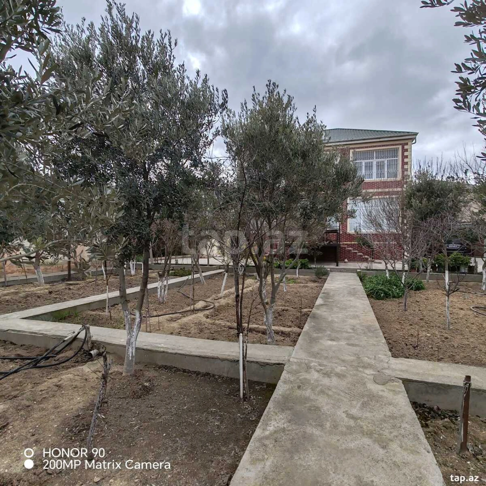 Satılır 5 otaqlı həyət evi