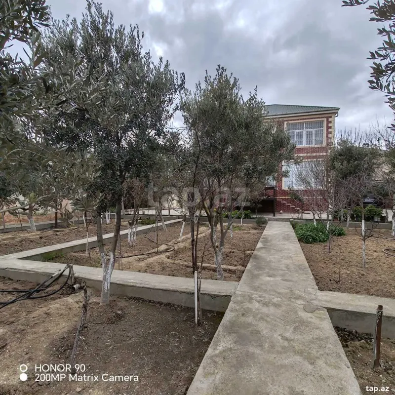 Satılır 5 otaqlı həyət evi