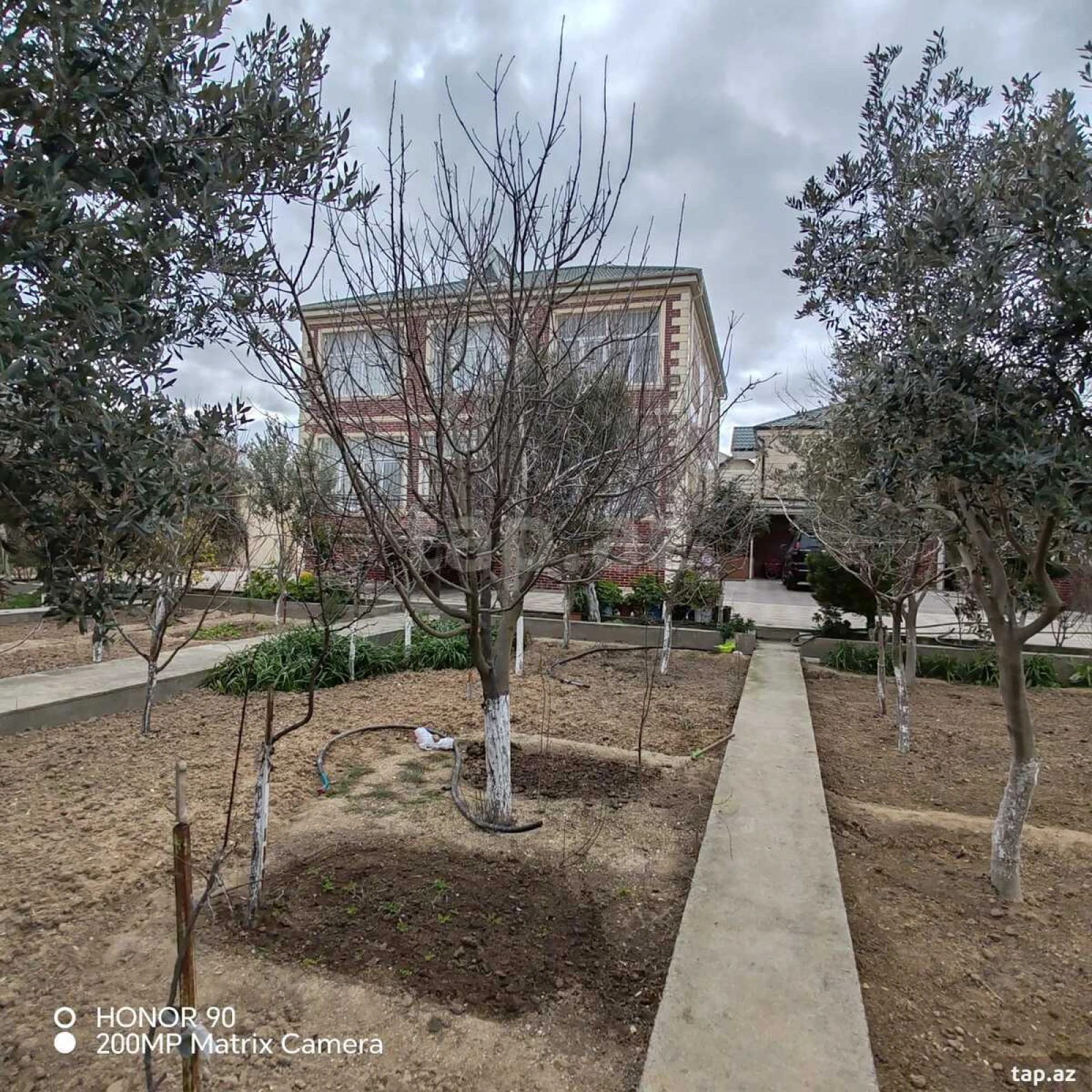 Satılır 5 otaqlı həyət evi