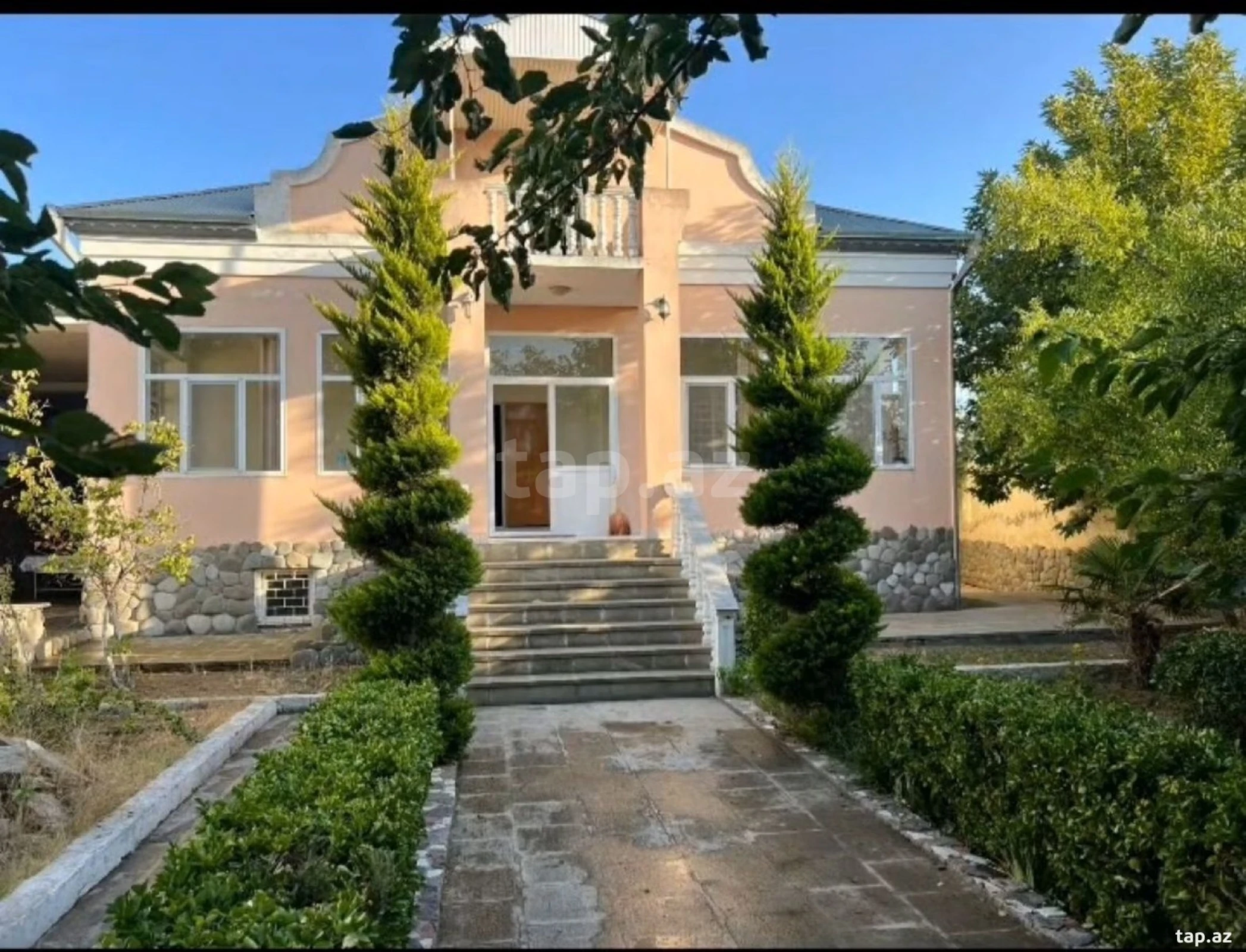 Kirayə verilir 4 otaqlı həyət evi