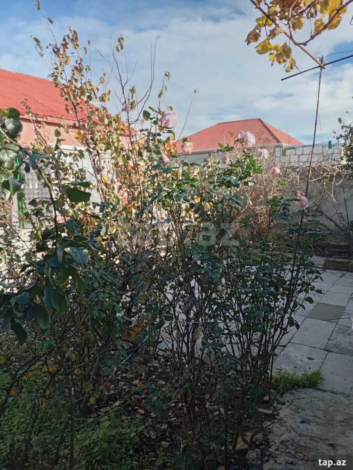 Satılır 4 otaqlı həyət evi