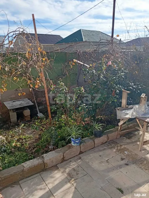 Satılır 4 otaqlı həyət evi