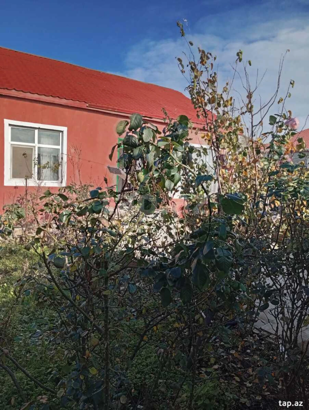 Satılır 4 otaqlı həyət evi