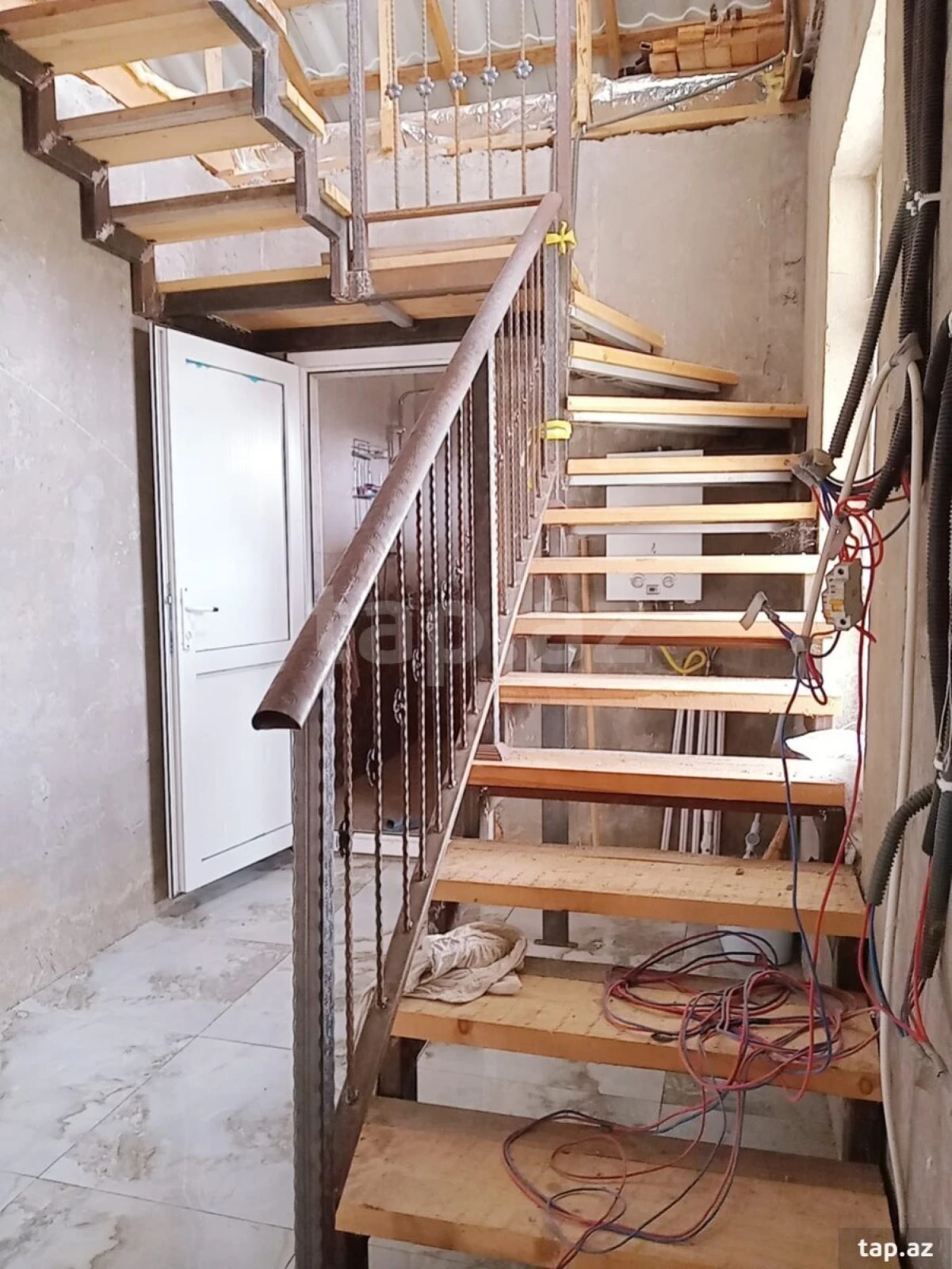 Satılır 4 otaqlı həyət evi