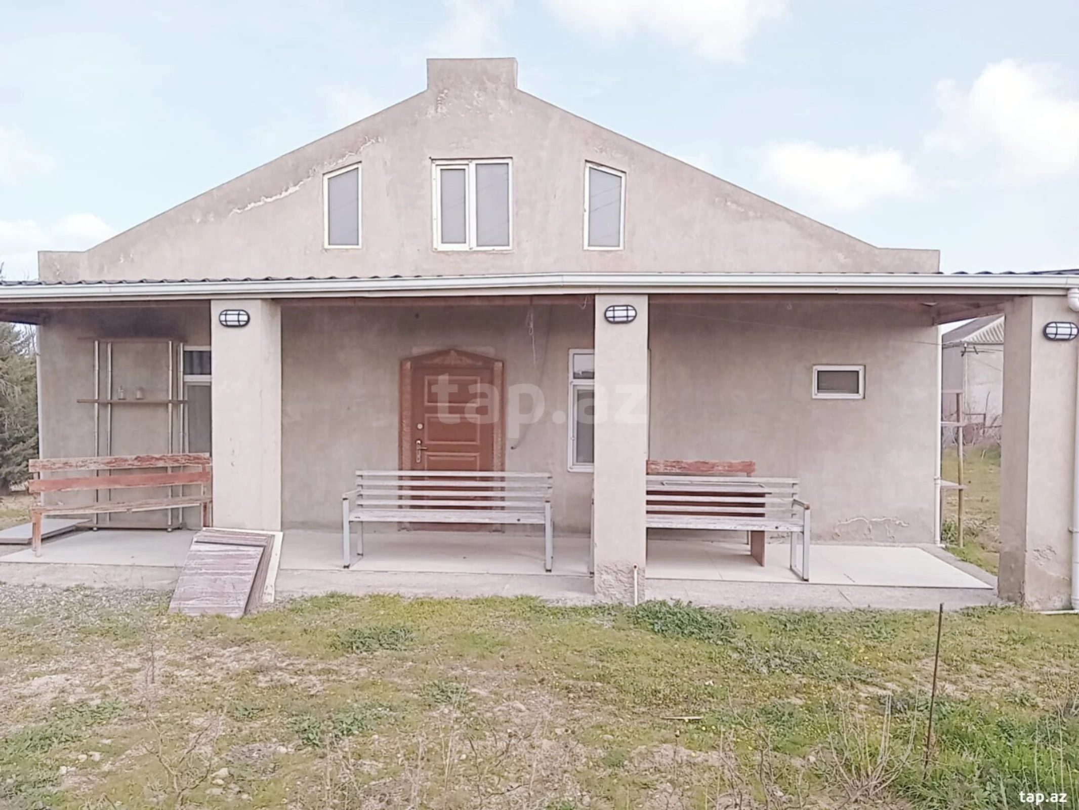 Satılır 4 otaqlı həyət evi