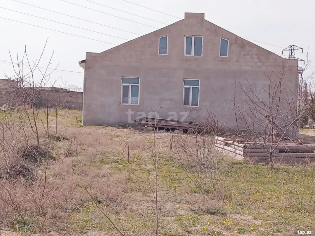 Satılır 4 otaqlı həyət evi