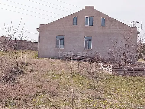 Satılır 4 otaqlı həyət evi