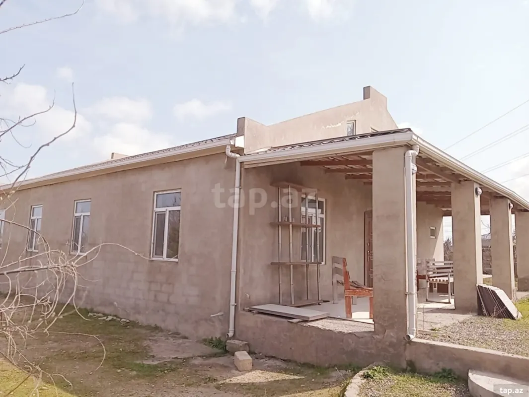 Satılır 4 otaqlı həyət evi
