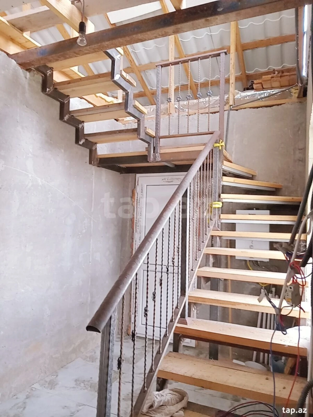 Satılır 4 otaqlı həyət evi