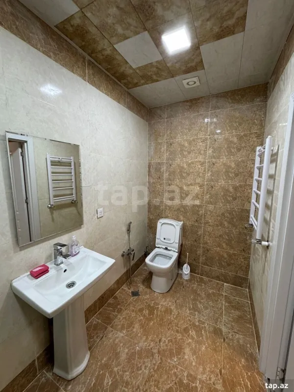 Kirayə verilir 2 otaqlı yeni tikili 76 m²