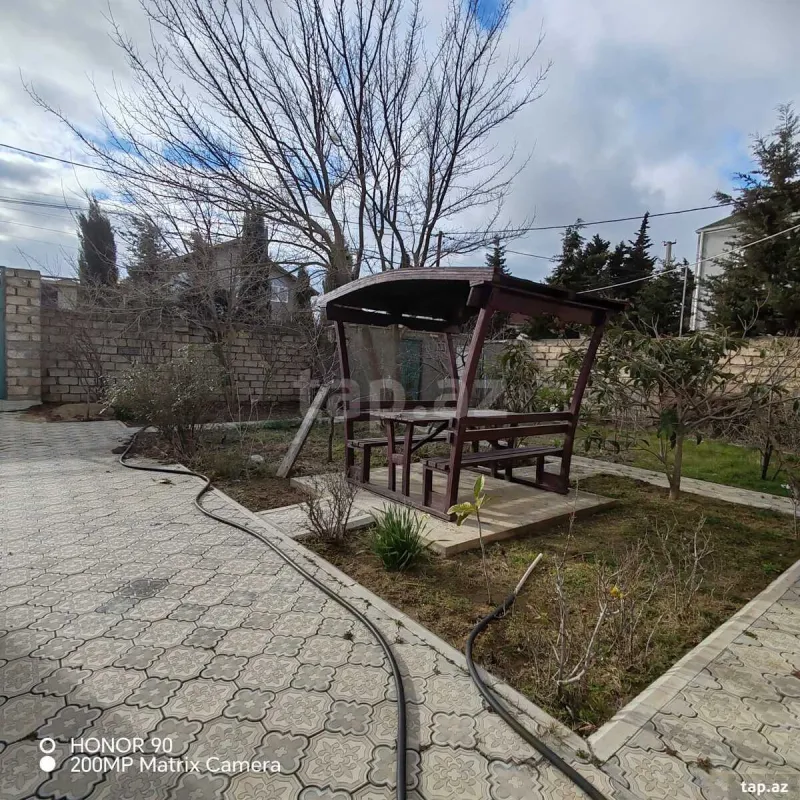 Satılır 5 otaqlı həyət evi