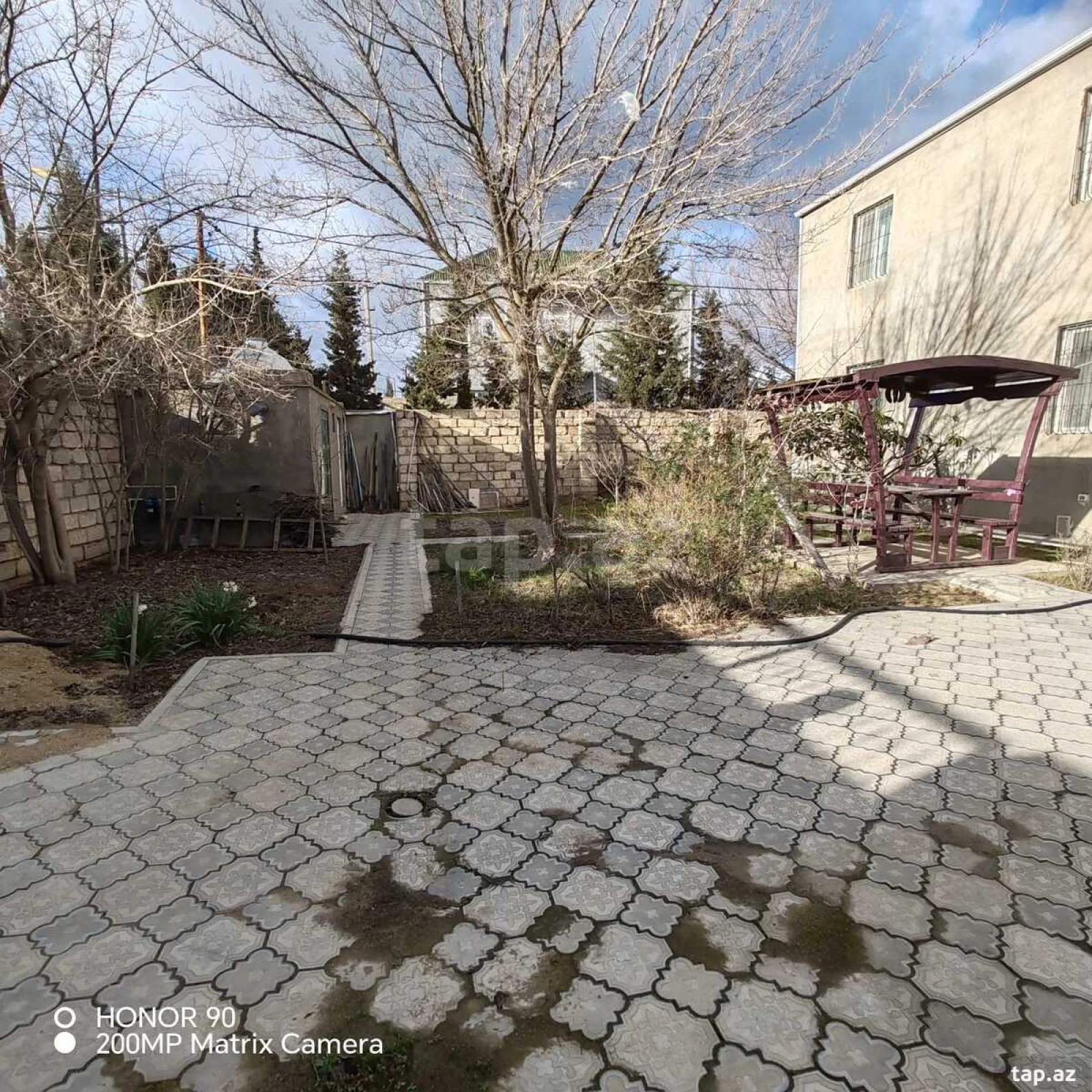 Satılır 5 otaqlı həyət evi