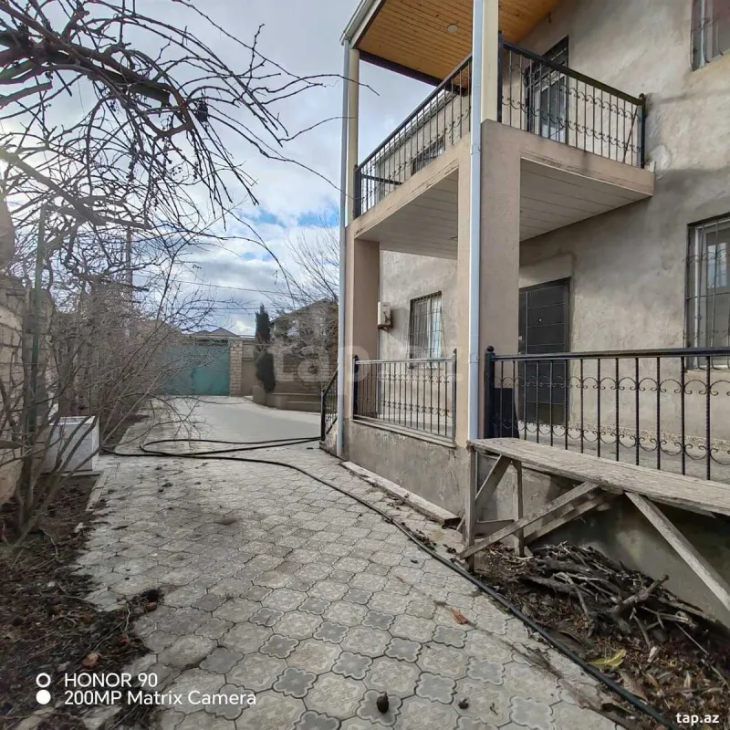 Satılır 5 otaqlı həyət evi