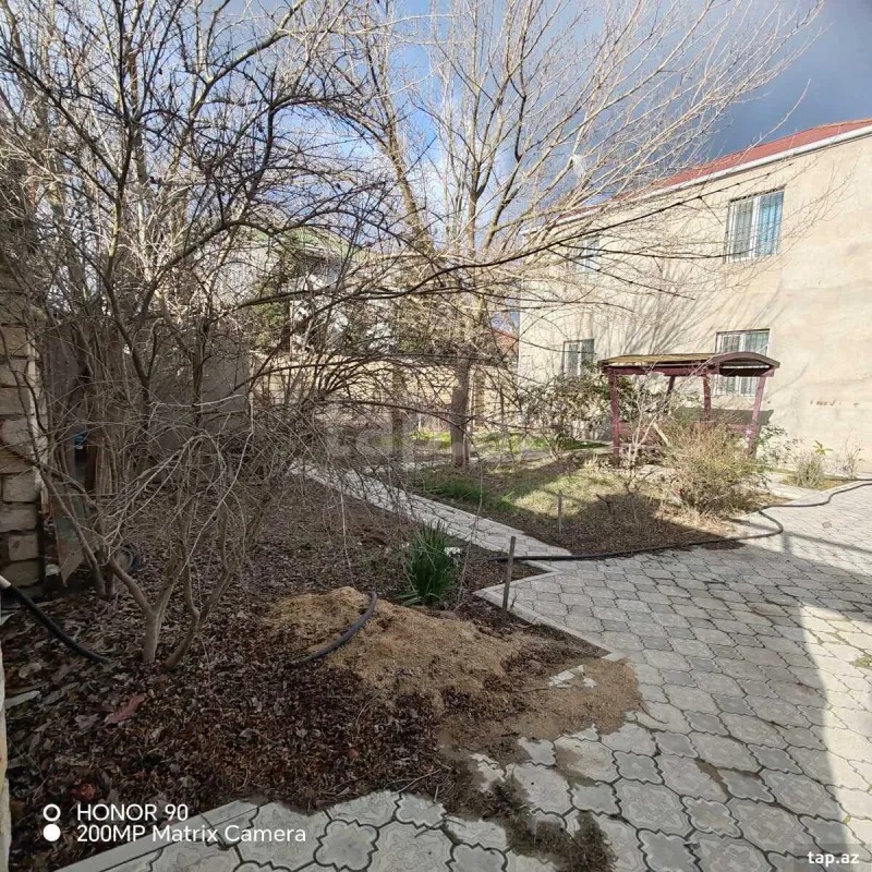 Satılır 5 otaqlı həyət evi