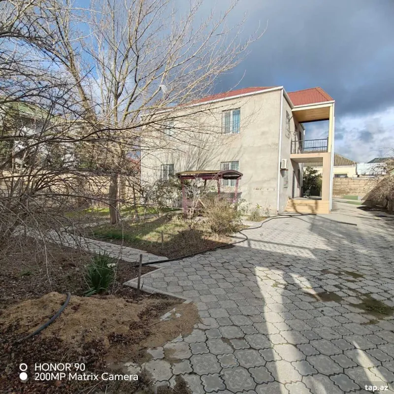 Satılır 5 otaqlı həyət evi