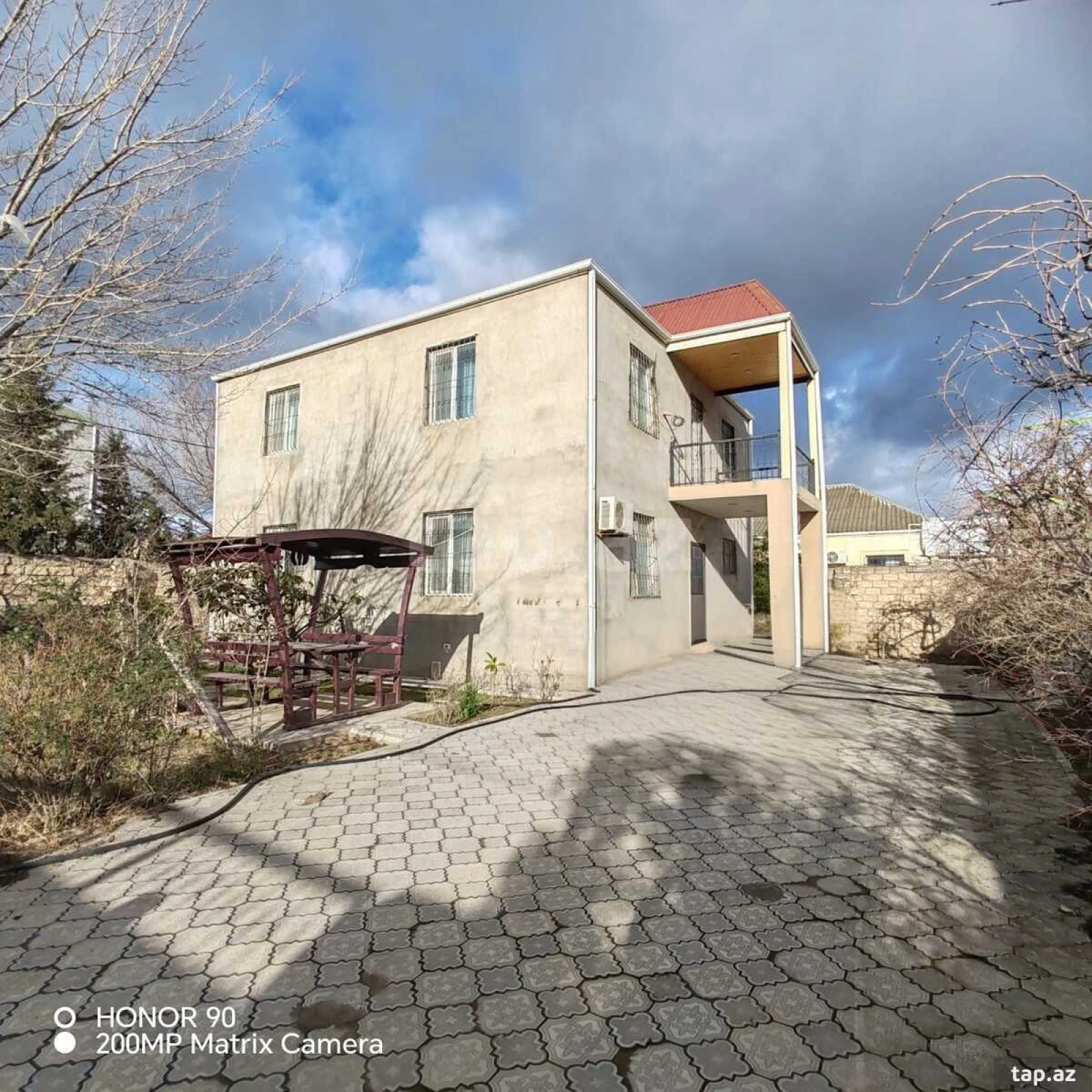 Satılır 5 otaqlı həyət evi