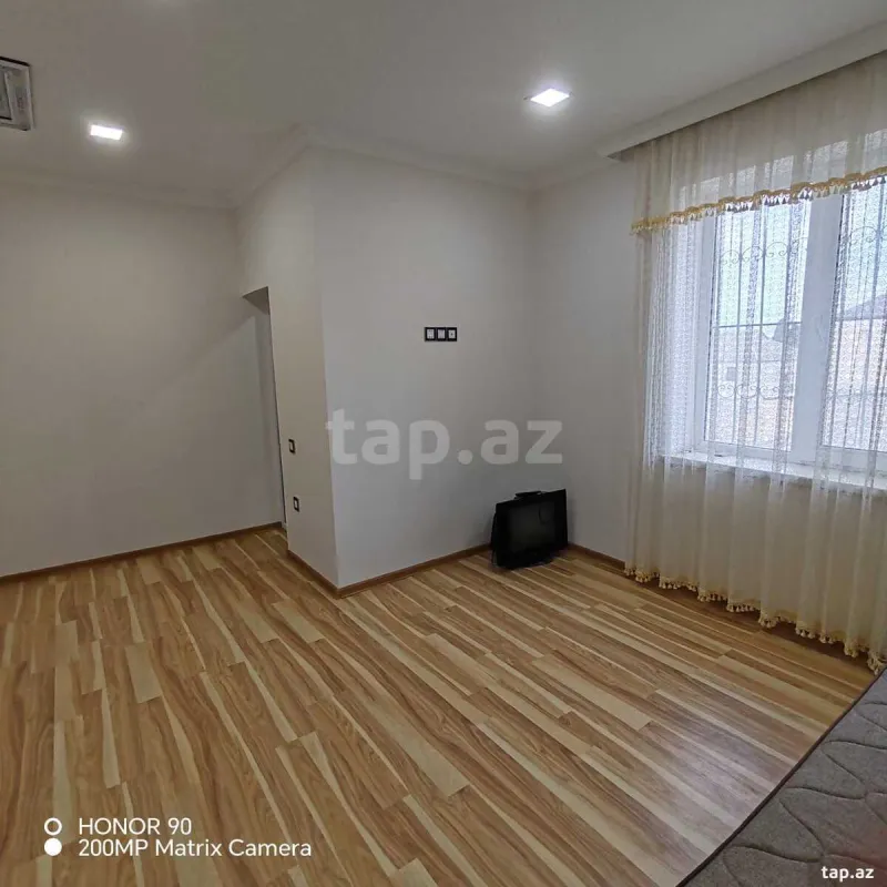 Satılır 5 otaqlı həyət evi