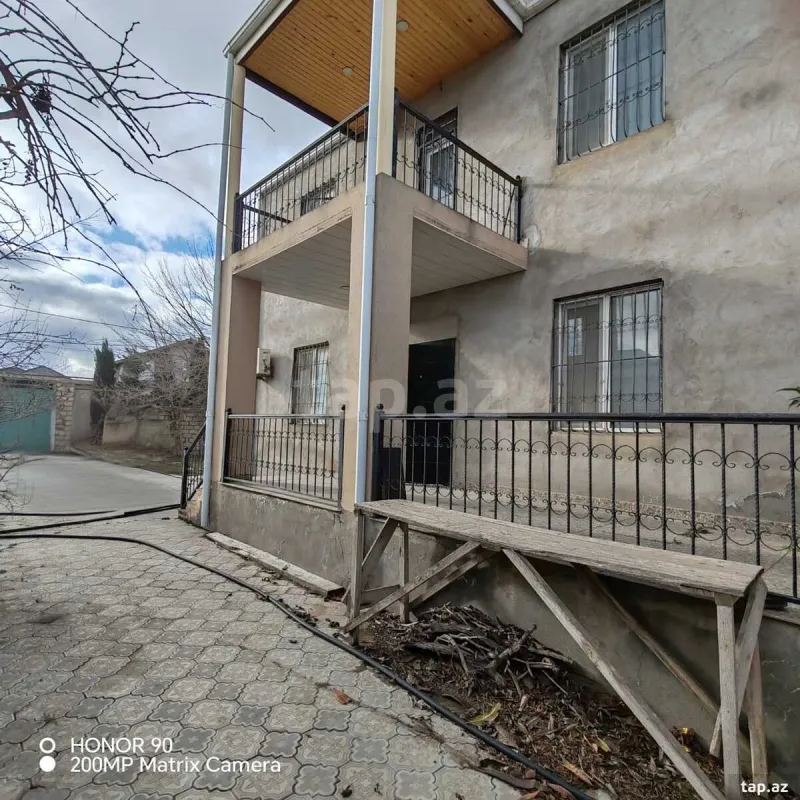 Satılır 5 otaqlı həyət evi