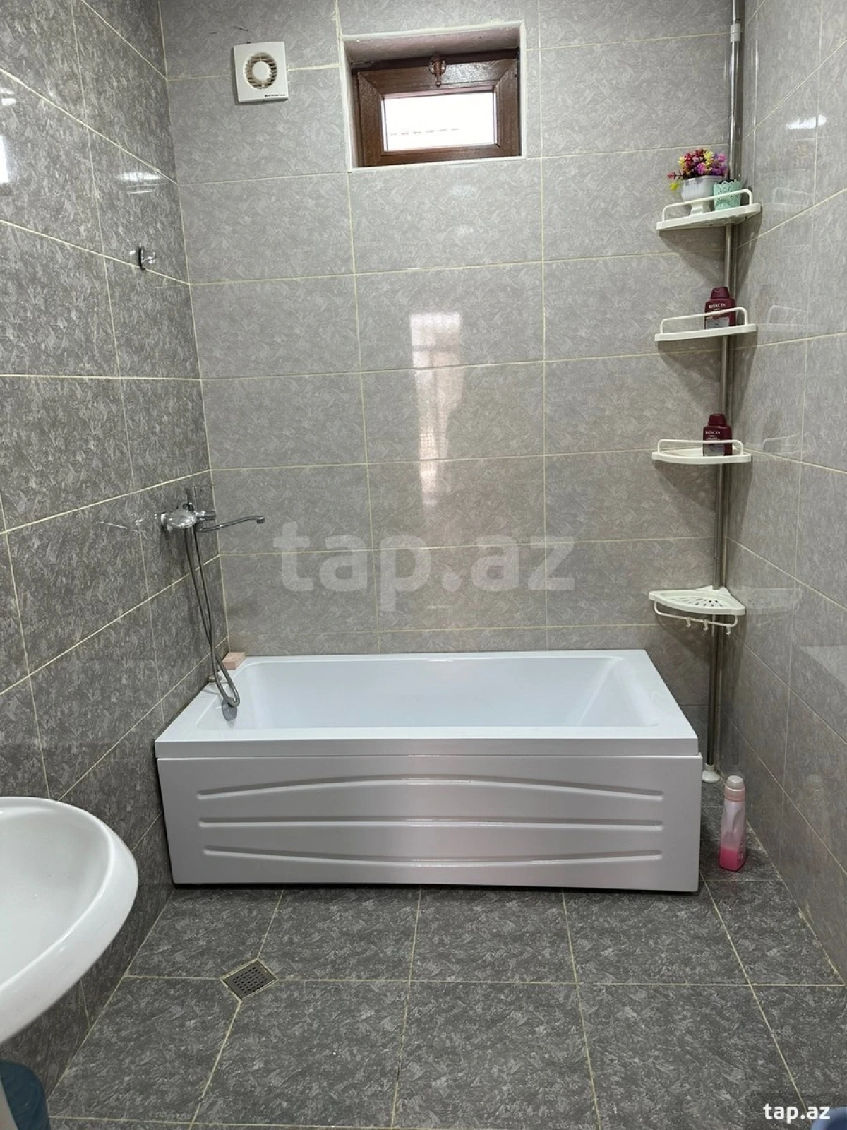 Kirayə verilir 3 otaqlı həyət evi