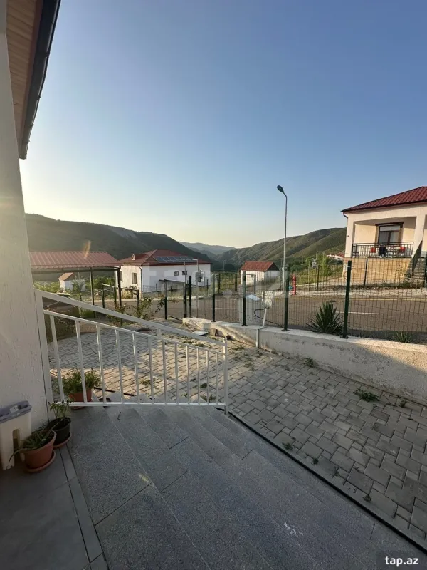 Kirayə verilir 3 otaqlı həyət evi