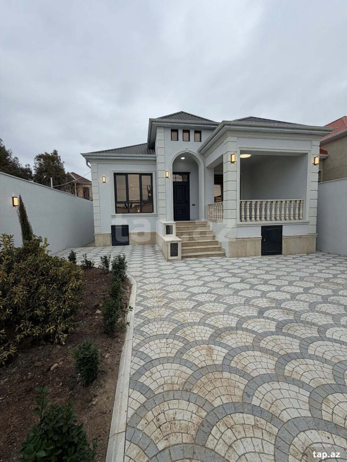 Satılır 4 otaqlı həyət evi